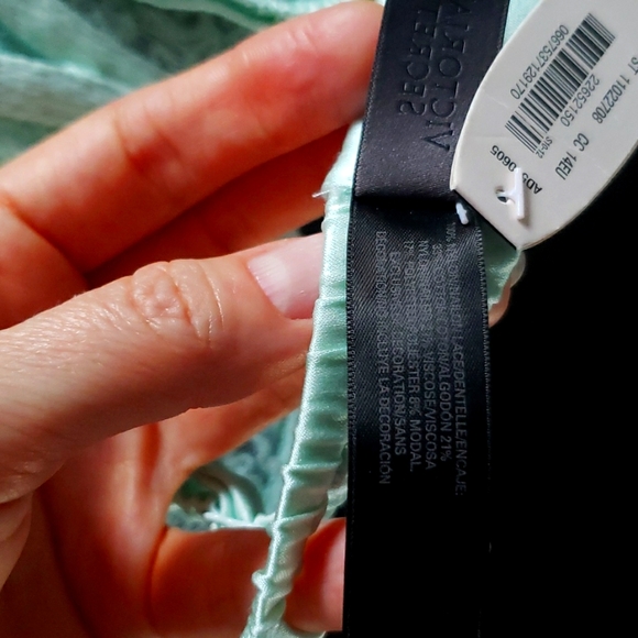 NWT Victoria's Secret balconette bra Designer Collection - Picture 5 of 5